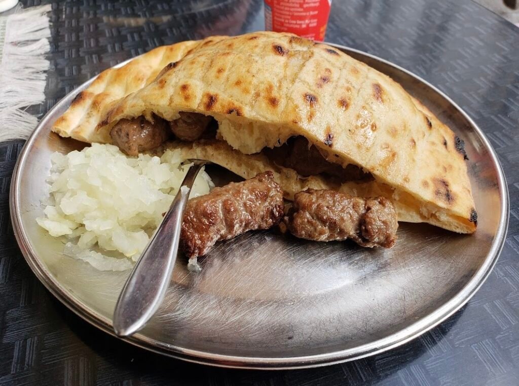 Çevapi: Saraybosna'da yenebilecek damak çatlatan lezzet.