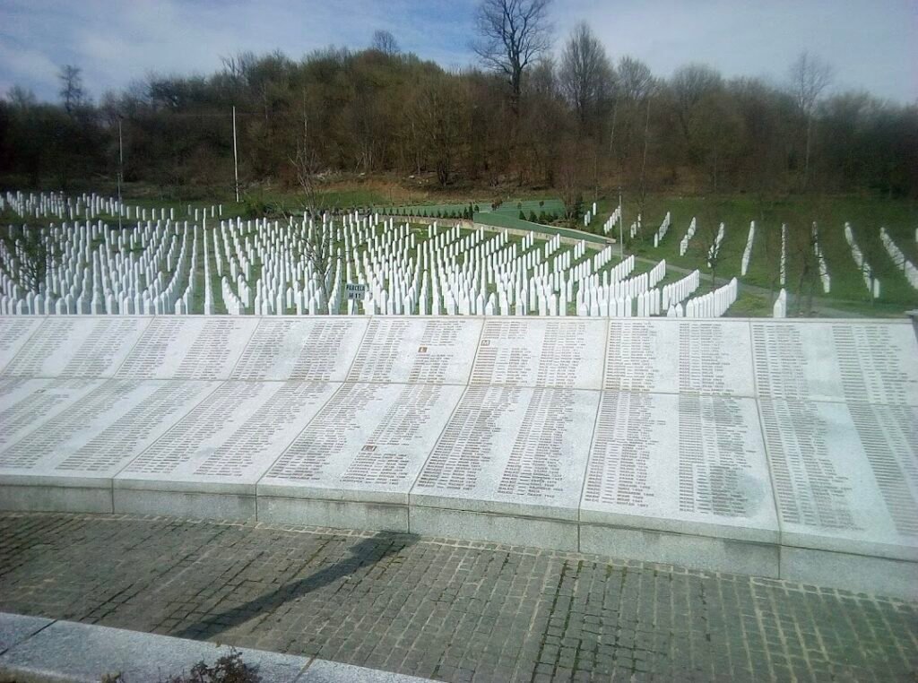 Srebrenica Potoçari Şehitliği